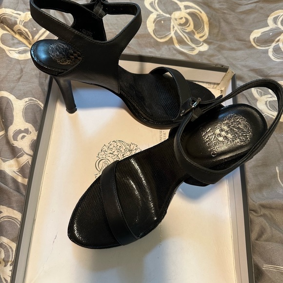 Vince Camuto heeled sandals size 7 - Picture 3 of 6